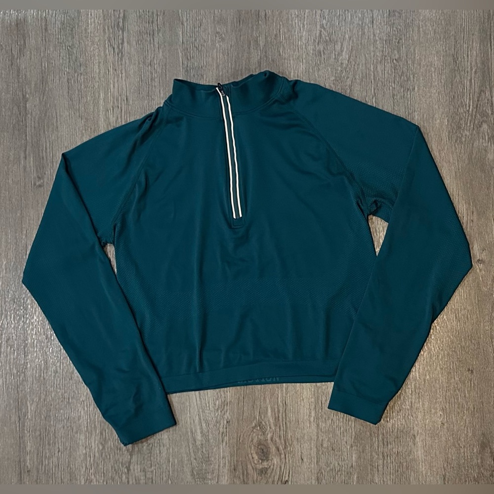 Women’s Hind Cropped Athletic Workout Pullover